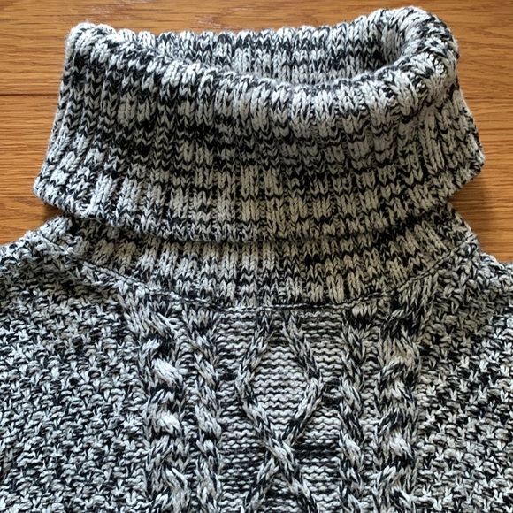 Banana Republic Cozy Turtleneck Sweater - Picture 4 of 7